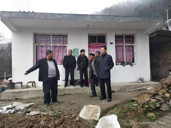 隴運(yùn)集團(tuán)公司開展“解難題、辦實(shí)事、送溫暖”主題黨日活動(dòng)