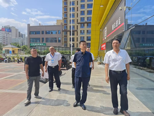 黨委書記、董事長(zhǎng)張宏偉在成縣片單位開展工作調(diào)研
